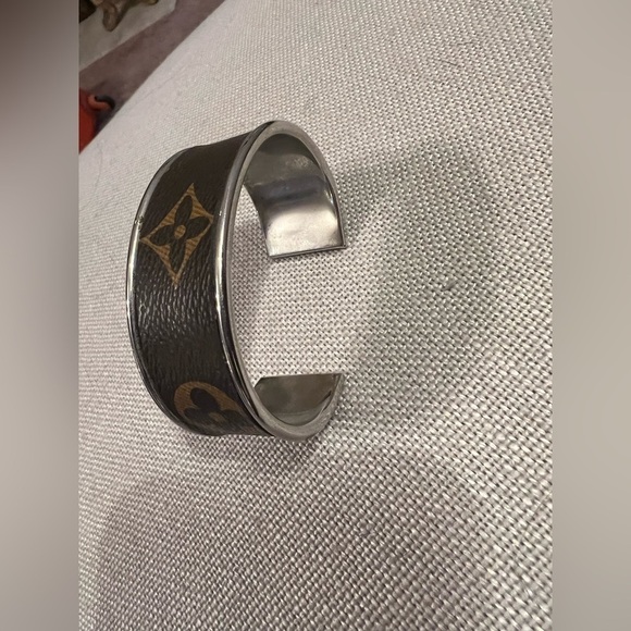 Authentic LOUIS VUITTON patch inlayed on a 1” NICKEL CUFF - handmade - Picture 2 of 4